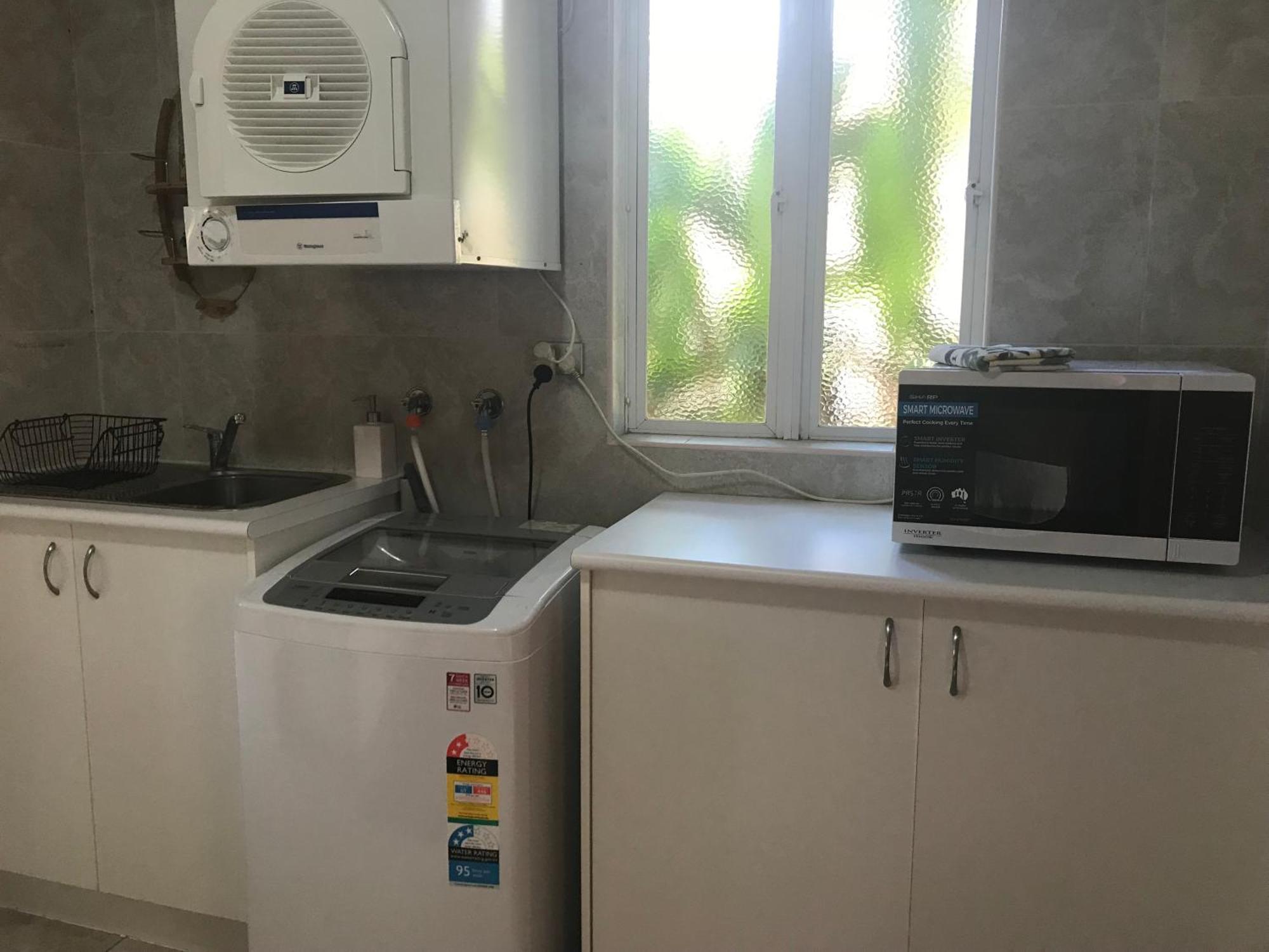 Taj On Byrnes - Private Luxury Apartment Mareeba Exterior foto